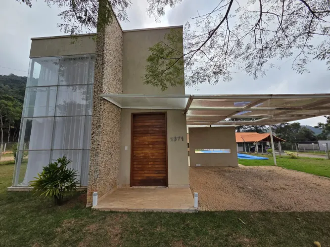 Locação - Casa com 03 quartos, sendo 01 suíte com piscina - Região do Salvaterra x Br 040
