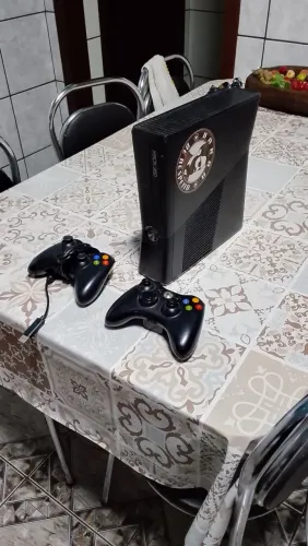 XBOX 360 Desbloq RGH / 2 controles / HD com 35 jogos