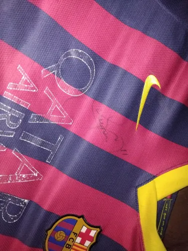 Camiseta original do Barcelona autografada pelo neymar
