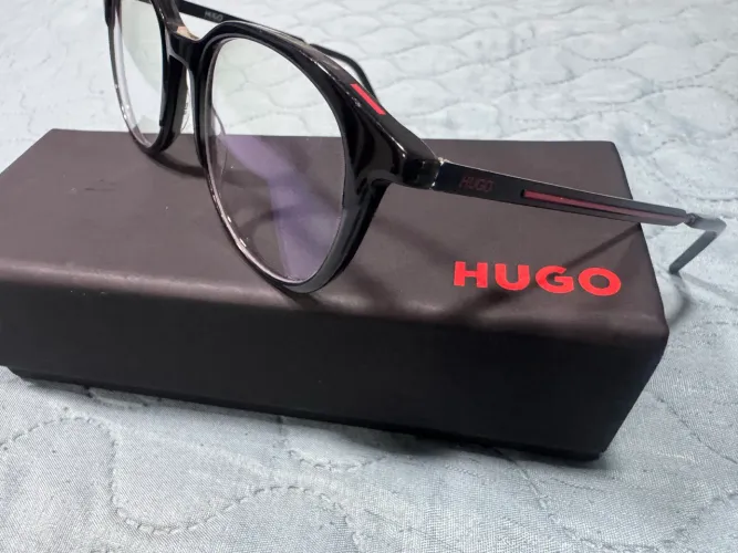 Óculos da Hugo