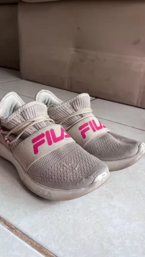 Vendi Tenis Fila tamanho 36