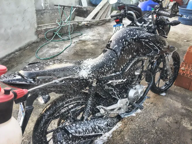 Moto FAN 2024 com freios CBS, toda revisada.