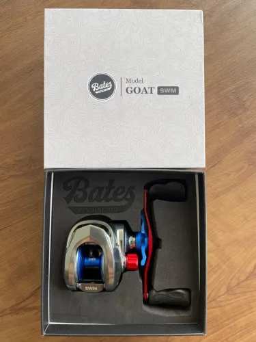 Carretilha de pesca Bates Goat Swm 200 Limited - Lado direito
