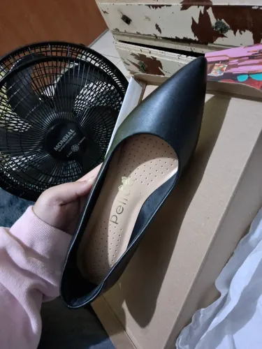 Sapato Scarpin Marca Pelica N°34 (forma grande)Preto, com saltinho. Na Caixa - Nunca usado