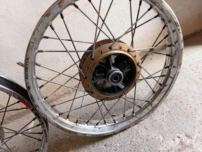 Vendo essas duas calhas super boa quem estiver interessado só chama no zp 