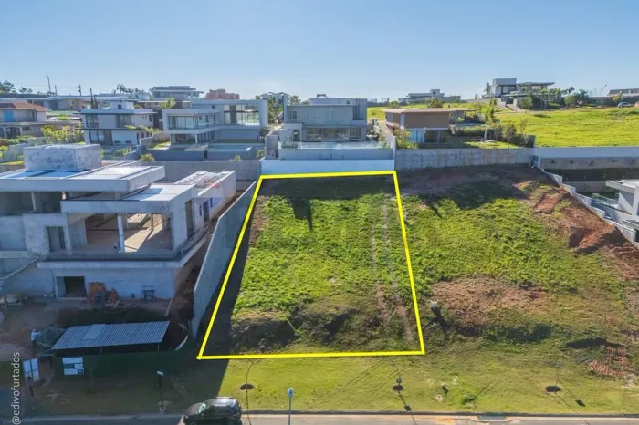RE/MAX CASANOVA VENDE - TERRENO - 1.200 METROS QUADRADOS - CONDOMÍNIO ENTREVERDES - SOUSAS