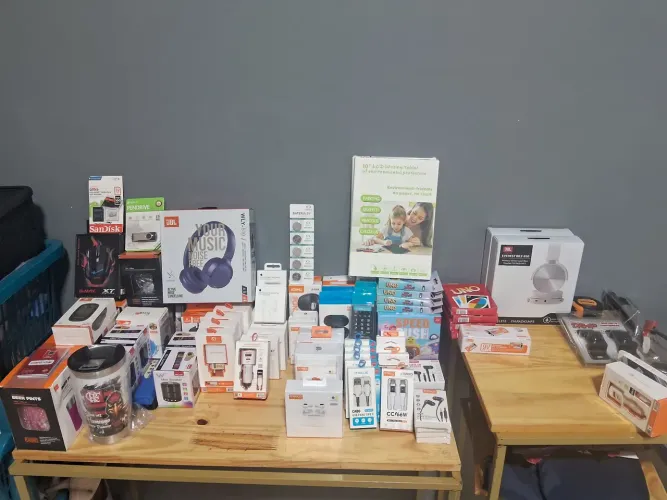 Carregadores, fones e cabos