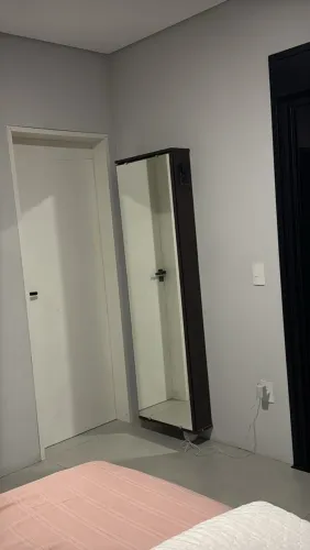 Vendo Sapateira - Com Espelho