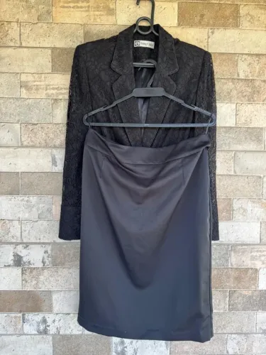 Conjunto Blazer e Saia Young Ciluer perto tamanho G