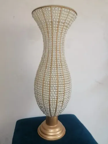 Vasos de vidro e com pérolas