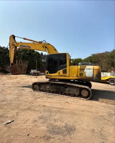 Escavadeira Komatsu PC240 2013
