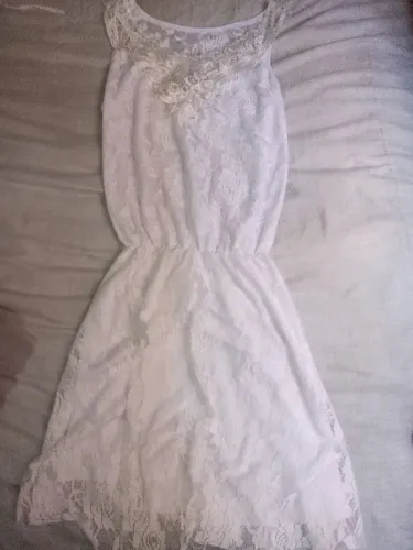 Vestido branco de renda