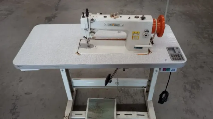 Máquina de Costura Industrial Reta Transporte Duplo Megamak
