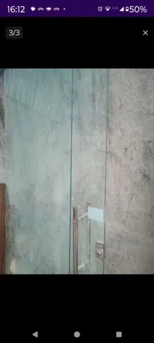Porta de vidro e uma chapa de vidro