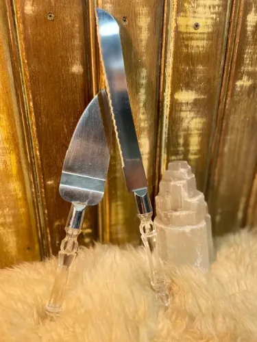 ESPATULA E FACA PARA BOLO; CABO ACRÍLICO; STAINLESS; MEADOS 80/90; ANTIGUIDADE; 