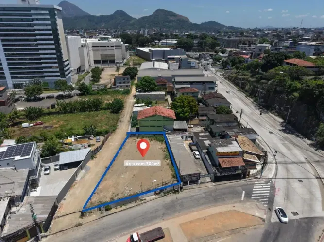 Área comercial com 701m² à venda em São Francisco a 10mt da Leste Oeste.