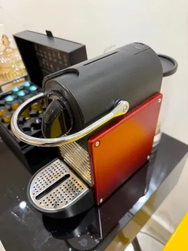 Cafeteira Nespresso modelo PIXIE