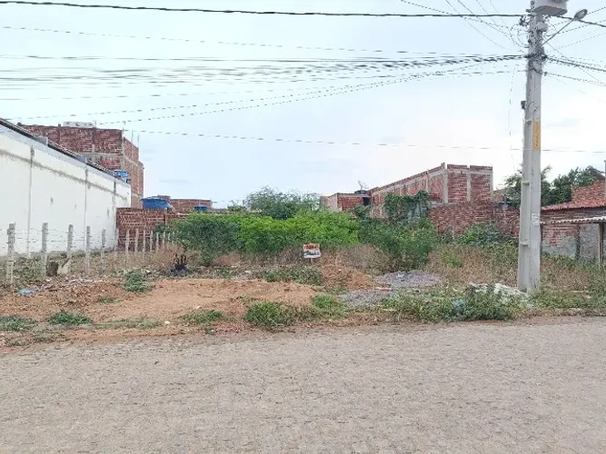 Vende -se terreno 14x28 Próximo a UNIFIS em Serra Talhada-PE