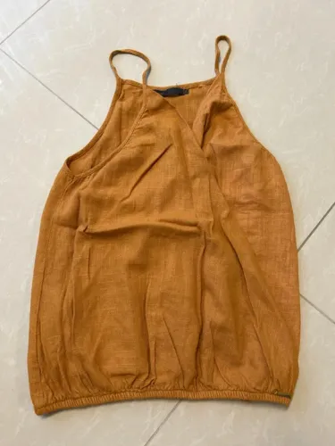 Blusa feminina de linho marrom