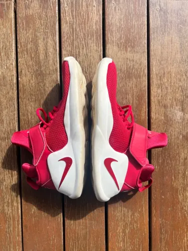 Tênis Nike Comfort Footbed - Conforto e Estilo!