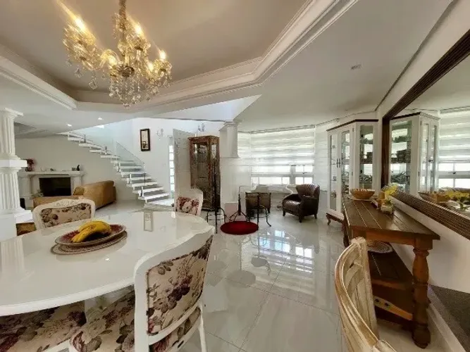 Casa de 3 dormitórios no bairro Centro