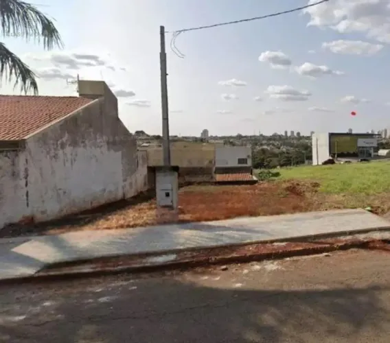 Terreno à venda em Londrina, Portal de Versalhes 1, com 360 m²