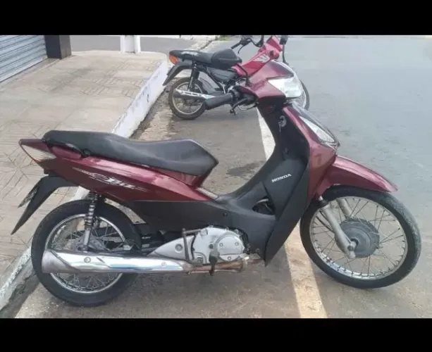 Biz 125 2010 partida e pedal, em dias, moto revisada e pronta pra o uso.