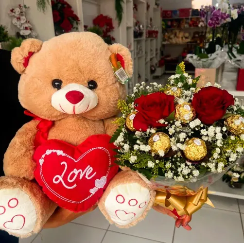 Urso de Pelúcia com Buquê de Flores e Chocolates