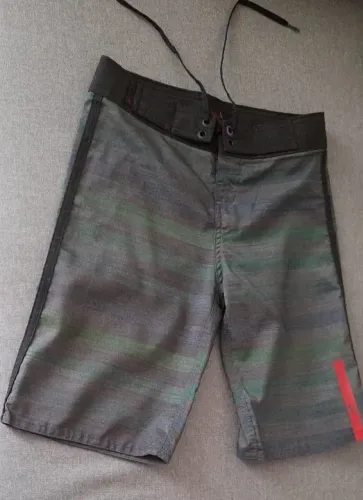 Boardshort / Bermuda Reserva mini cinza com listras 6 anos