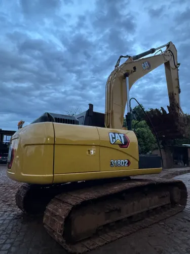 Escavadeira CAT 318D2