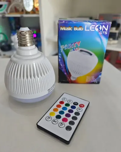 Lâmpada Musical LED 16 Cores RGB Bluetooth com Controle Remoto