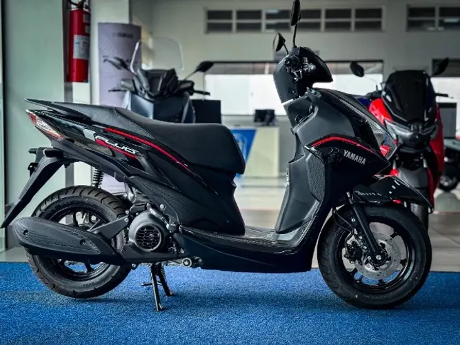 YAMAHA FLUO ABS HYBRID CONNECTED 2026