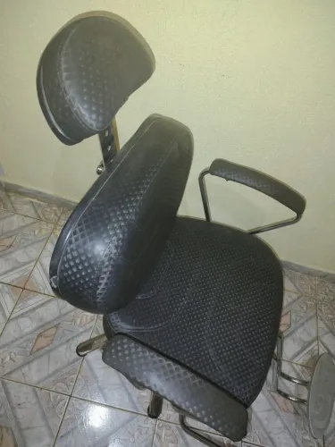 Cadeira de cabeleireiro.