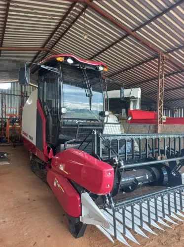 Colheitadeira Yanmar YH 880 Capacidade Armazenamento (1.670 litros)