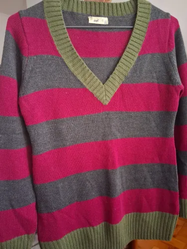 Camisa de frio Listrado Feminino com Decote em V Tamanho G em excelente estado!!!