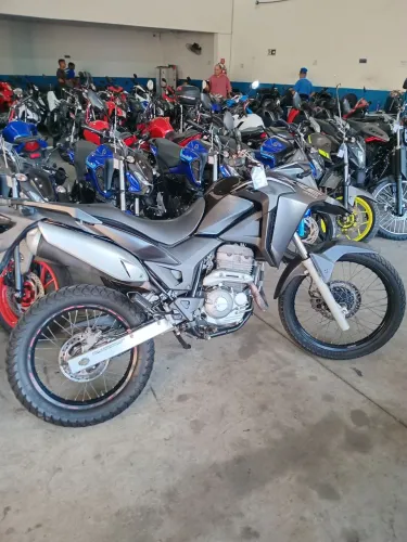 Honda XRE 2021 300CC Vitória motors