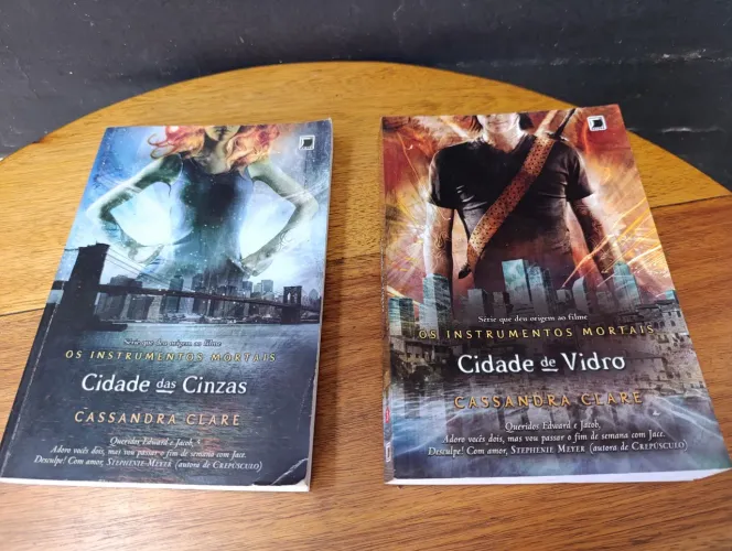 OS INSTRUMENTOS MORTAIS CIDADE DE VIDRO E CIDADE DAS CINZAS CASSANDRA CLARE Ed. GALERA