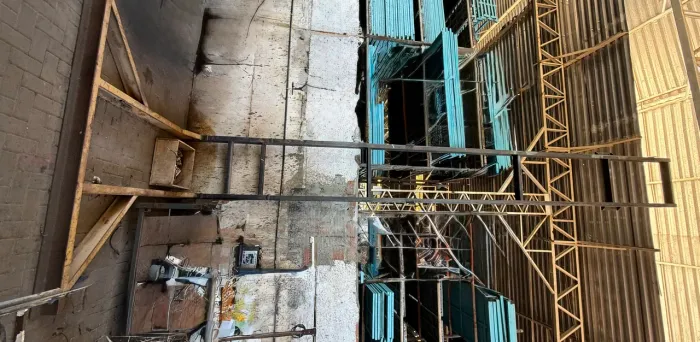 Sobre chassi caminhão Munck 