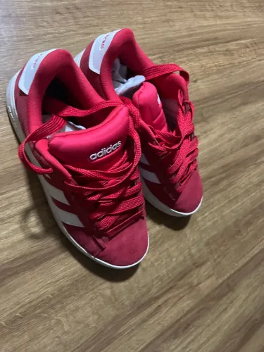 Tenis Adidas vermelho 42