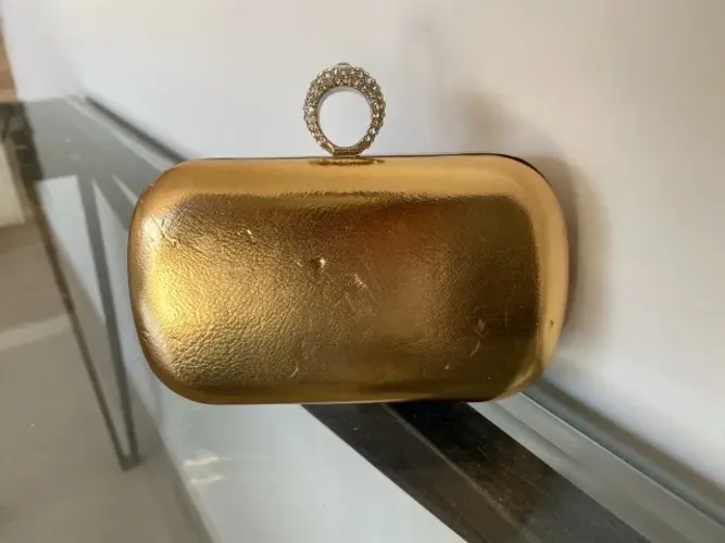 Bolsa de Festa Dourada Atemporal cutler com fecho de cristal  