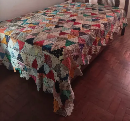 Vendo colcha de fuxico casal 