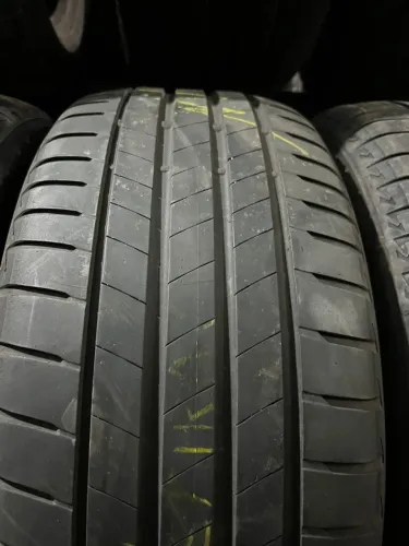 Pneu 225/50/17 Bridgestone  85 % vida útil