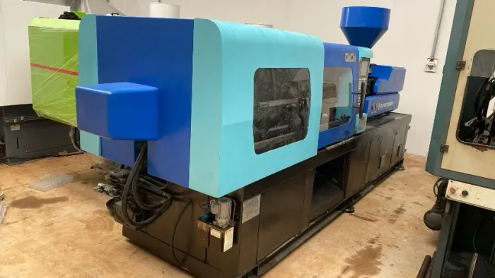 Maquina injetora Pavan Zanetti, 140 Toneladas, ano 2010