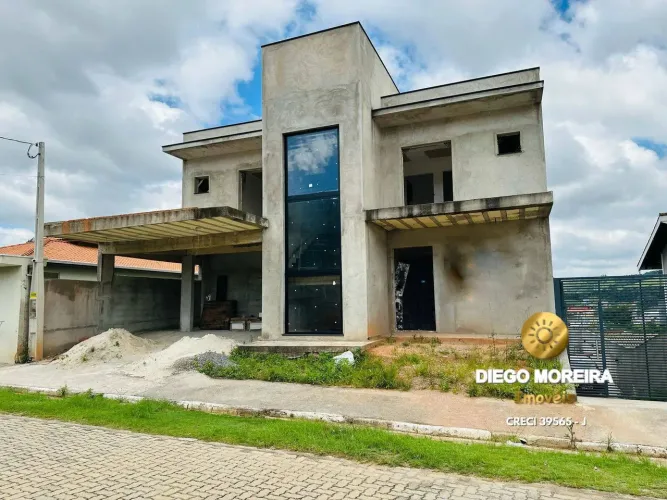 Casa à venda em Atibaia dentro de condomínio