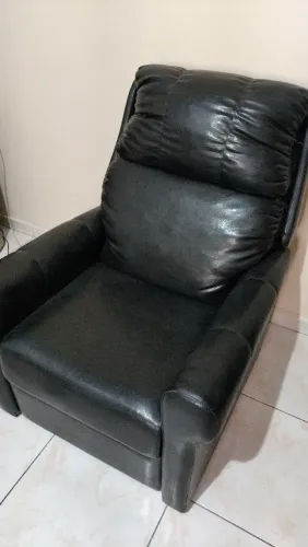 Poltrona Reclinável em Couro