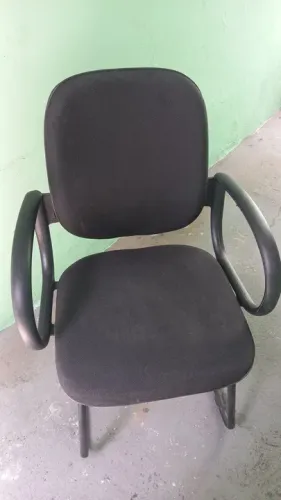 Cadeiras de Escritório ( CORRA  Tem só  Duas)Preta novas