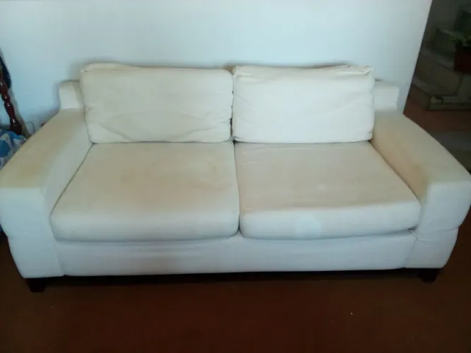 Sofá de 2 lugares branco