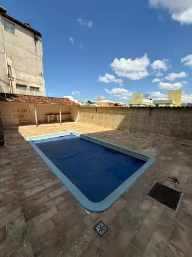 Casa disponível para locação, com 03 quartos, no Bairro Ana Lúcia em Sabará/MG.