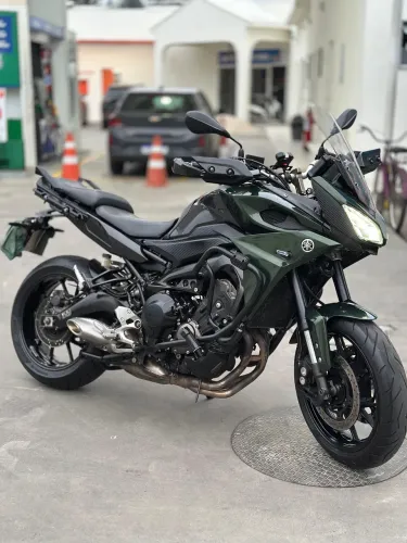 Tracer 900 em condição de nova