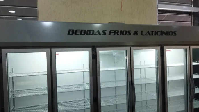 Refrigerador Expositor para Bebidas e Laticínios